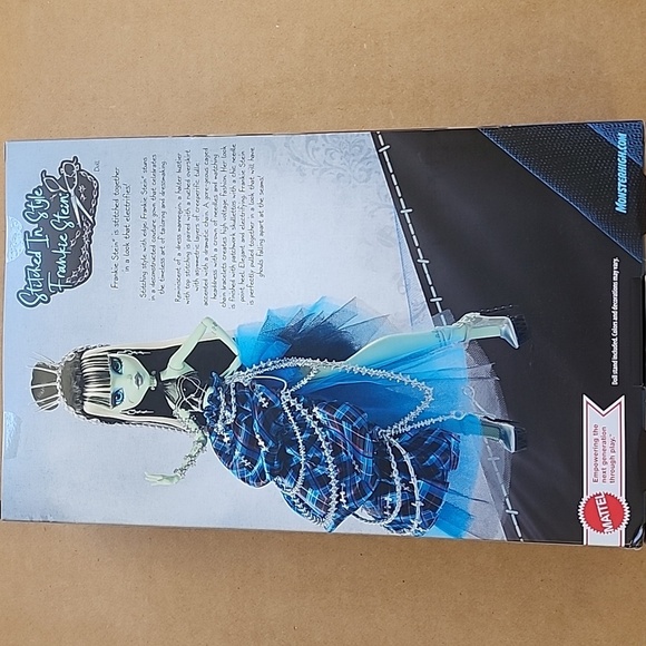 Frankie Stein Stitched In Style Barbie Doll Mattel NIB NRFB NWT - Picture 8 of 15